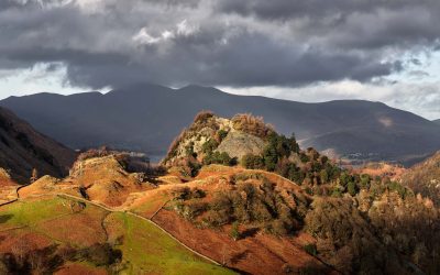 Borrowdale - Mugs - Castle Crag Autumn Sunshine